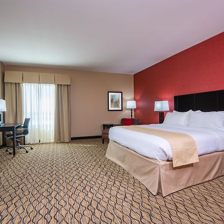 Holiday Inn Salina By Ihg Екстер'єр фото