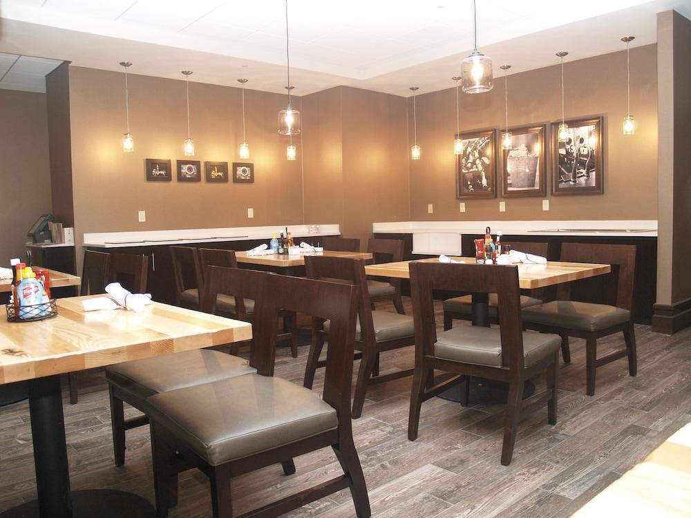 Holiday Inn Salina By Ihg Екстер'єр фото