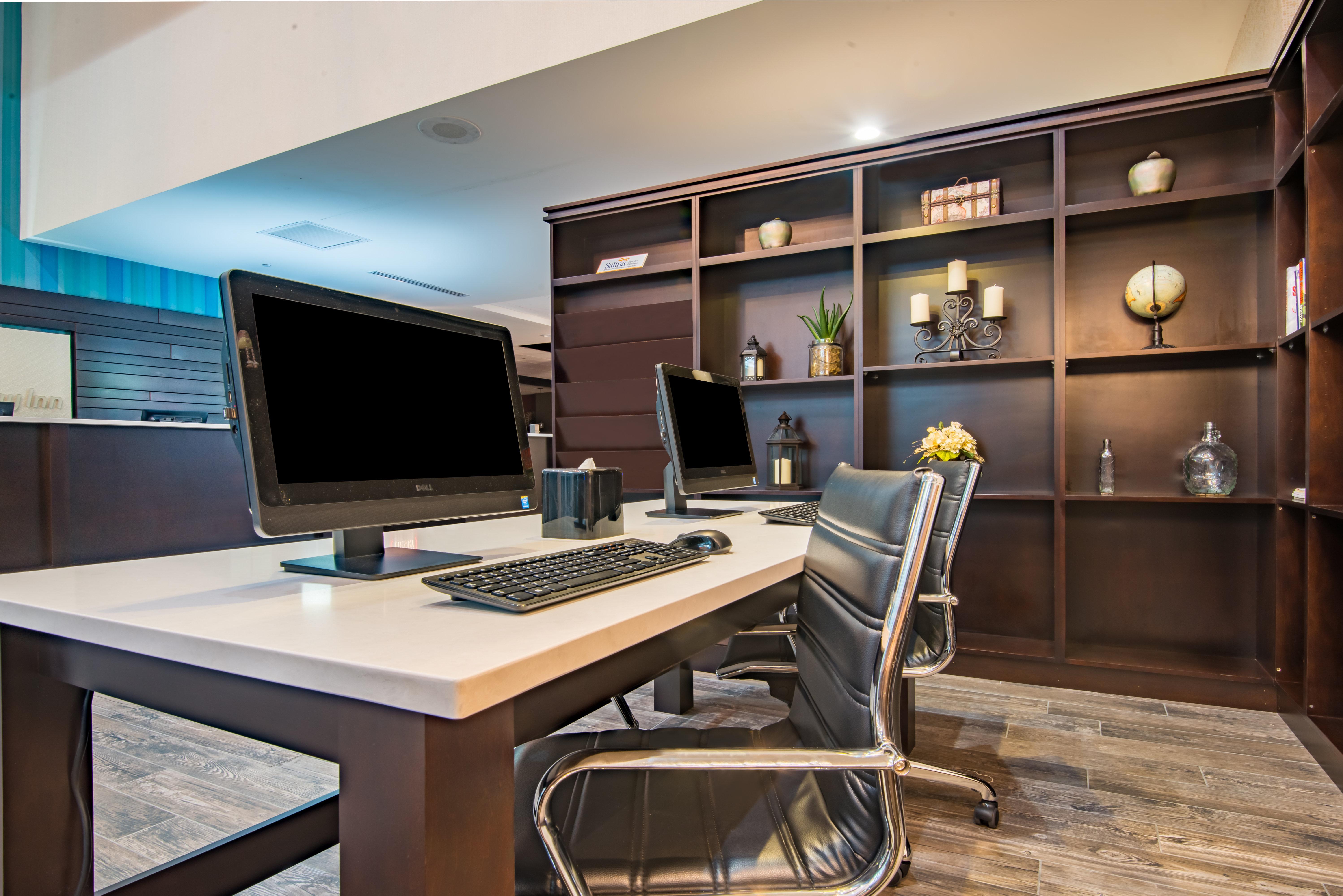Holiday Inn Salina By Ihg Екстер'єр фото