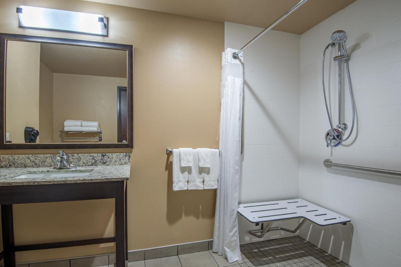 Holiday Inn Salina By Ihg Екстер'єр фото