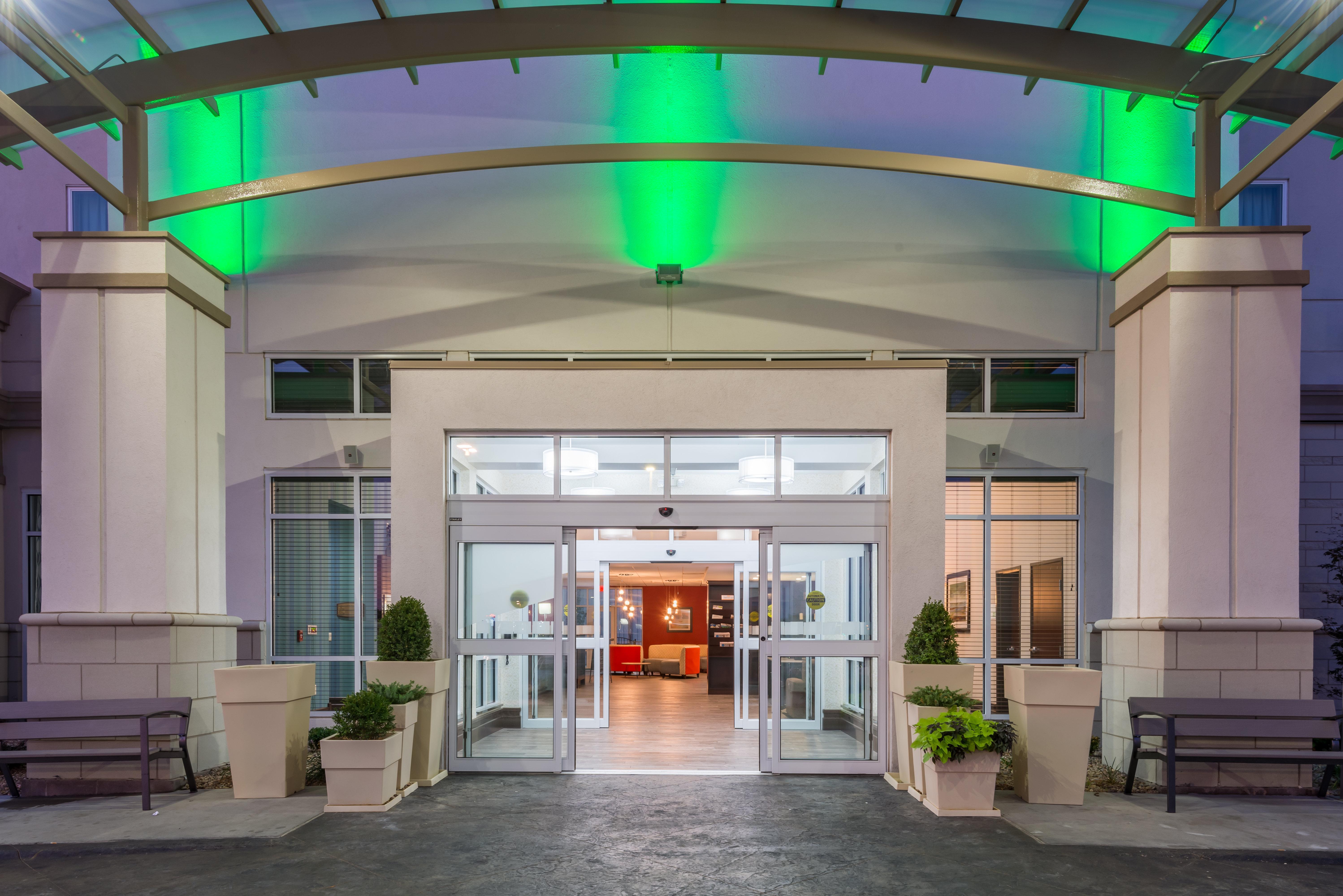Holiday Inn Salina By Ihg Екстер'єр фото