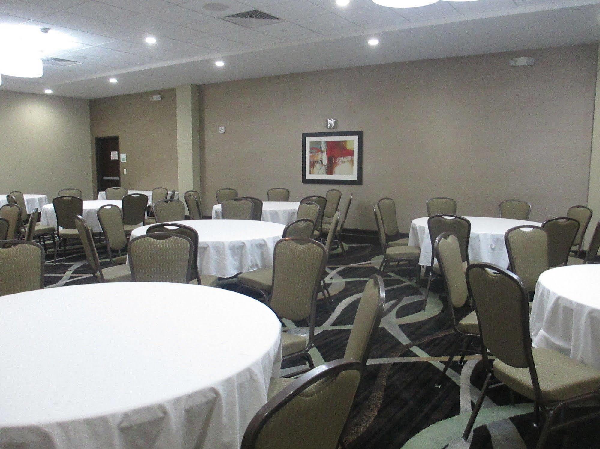 Holiday Inn Salina By Ihg Екстер'єр фото