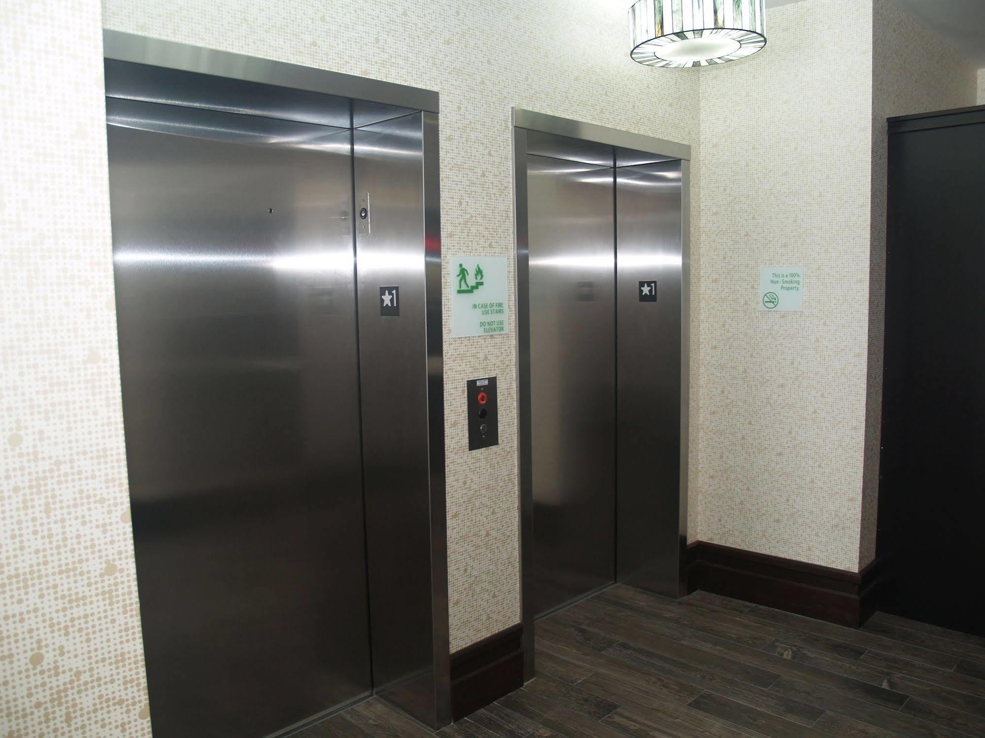 Holiday Inn Salina By Ihg Екстер'єр фото